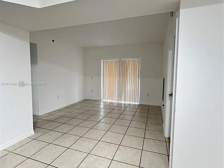 9300 Fontainebleau Blvd #E101 — Photo 2