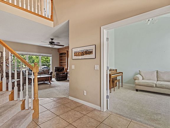 4th image of 3212 Summertree Ave