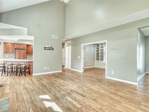5th image of 36 Meadows End