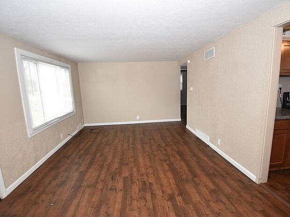 3rd image of 1326 Eastbrook Dr