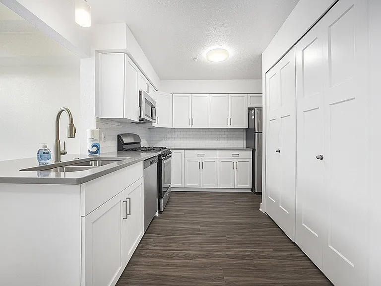 Byron Lakes Apartments — Photo 100