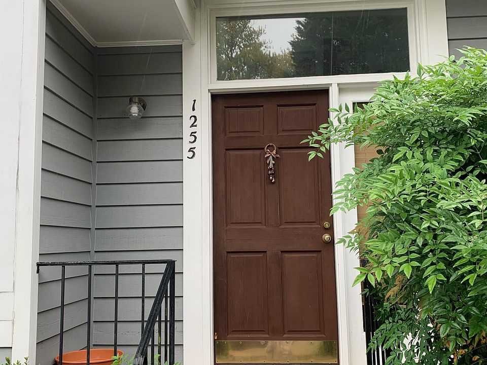 2nd image of 1255 Maple View Dr