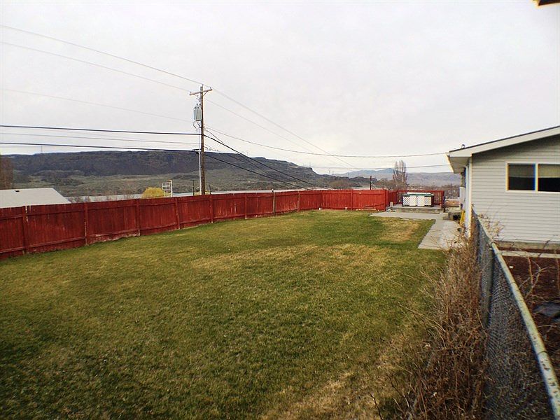 221 E Grand Ave, Electric City, WA 99123 Zillow