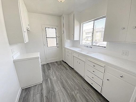 3rd image of 914 N Cedar St APT 1