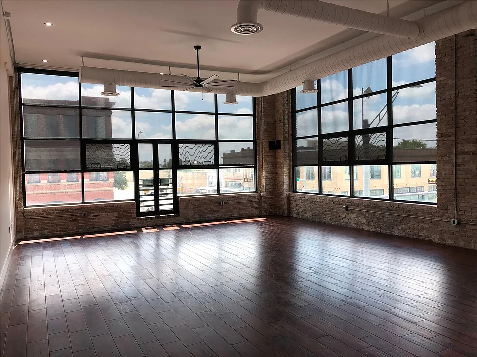 110 W 2nd St #LOFT B
