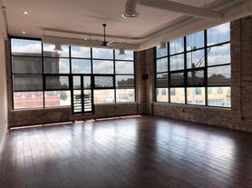 110 W 2nd St, Taylor, TX