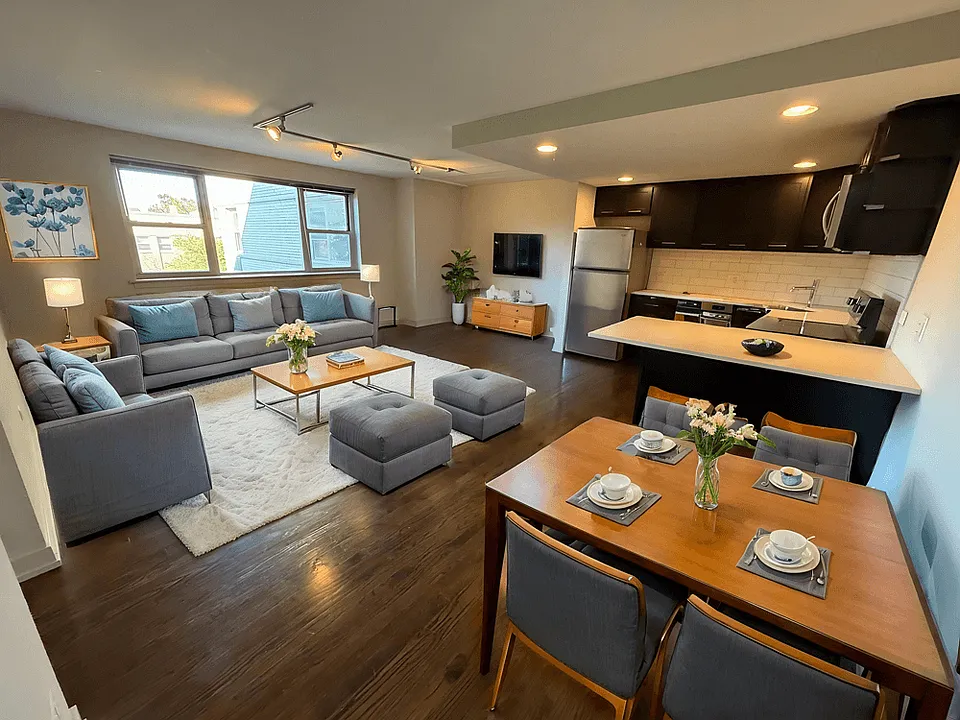 Kenmore Place - 6119 N Kenmore Ave