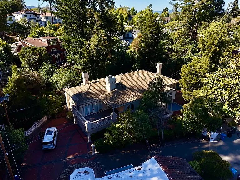 906 Glen Way — Photo 35