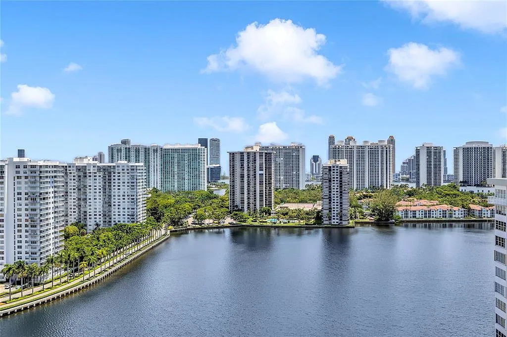 2 bed, 2.0 bath, 1258 sqft, $2,850 — Photo 1