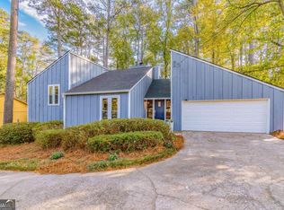 4572 Shallowford Rd, Roswell, GA 30075