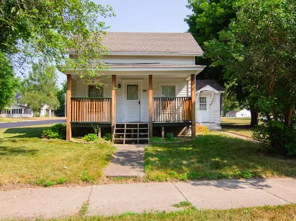 190 Mill St, Iola, WI 54945