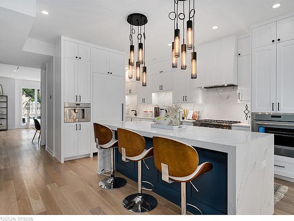 5th image of 1436 W School St #1