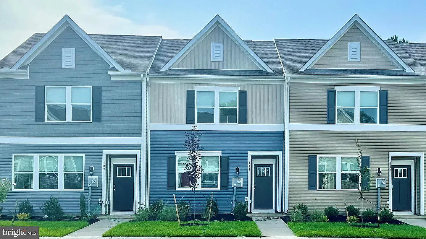 3 bed, 1365 sqft, $1,950 — Photo 1
