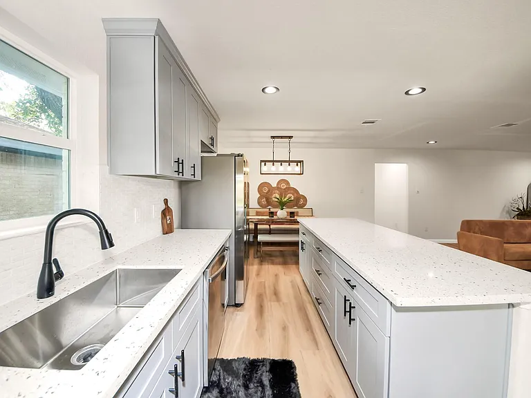 2407 Crestdale Dr — Photo 15