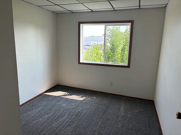 100 Grace Ave #1 — Photo 4