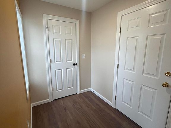 4th image of 1402 Main St