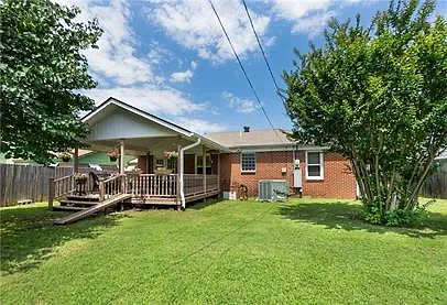 1504 Johnston Dr — Photo 11