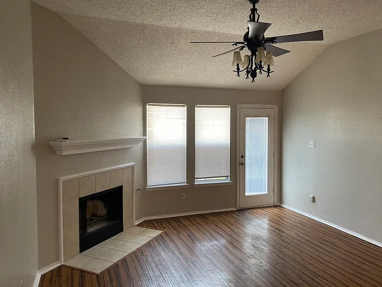 1108 Singletree Dr — Photo 6