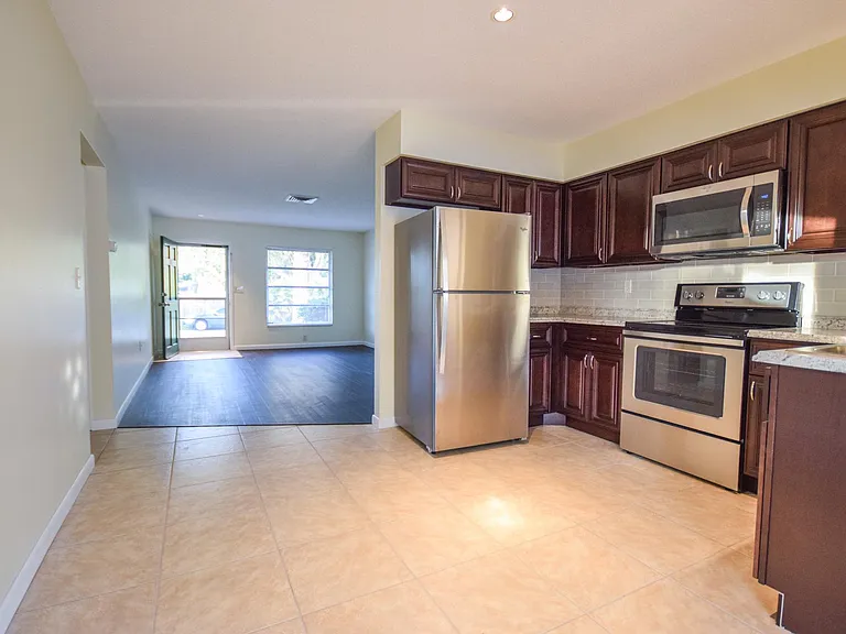 3068 Jennings Dr — Photo 4