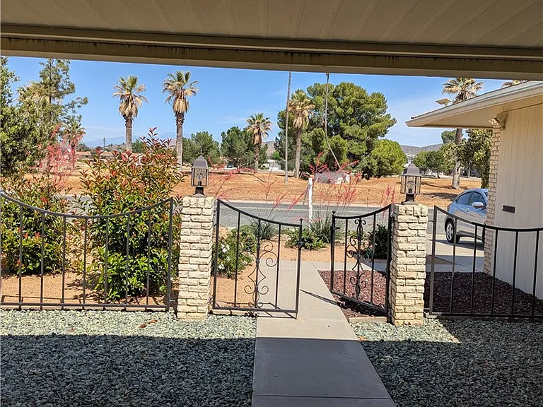 28101 Grosse Point Dr — Photo 1