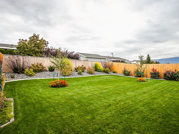 4 Level Backyard - Easy Care