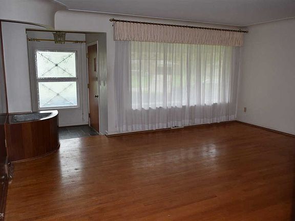 3rd image of 5614 Sandburn Ave