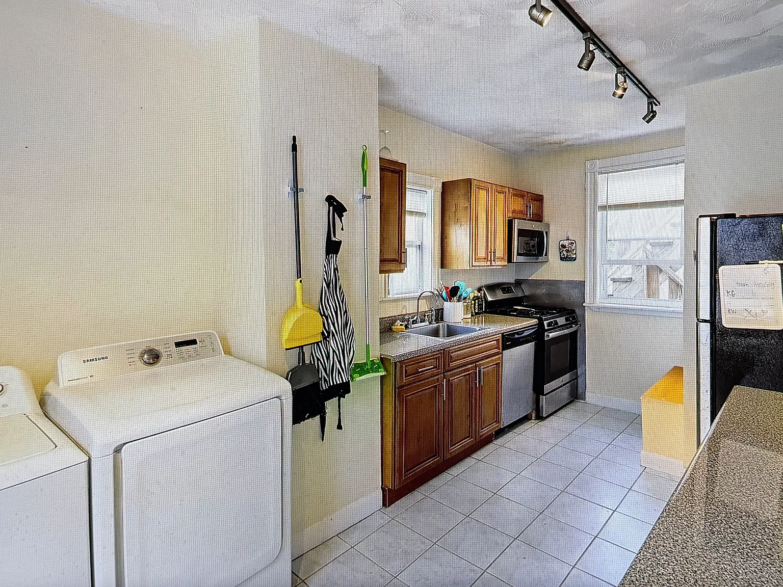 3 bed, 1200 sqft, $3,700 — Photo 4