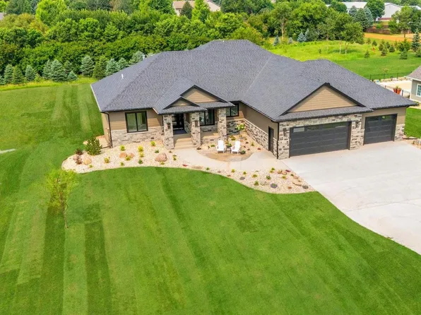 1203 S Stoakes Ave, Avenue Sioux Falls, SD 57110