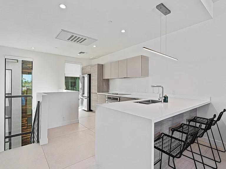 MZ Scottsdale — Photo 8