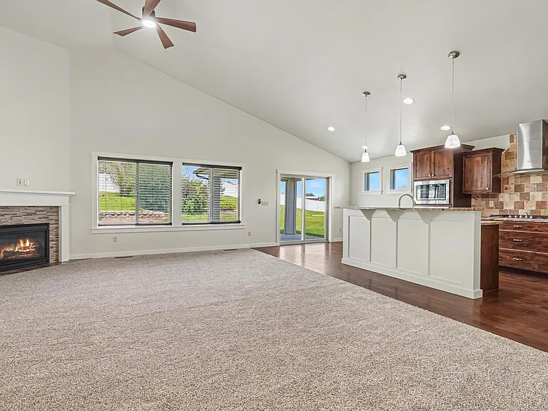 2040 Kelly Dr — Photo 9