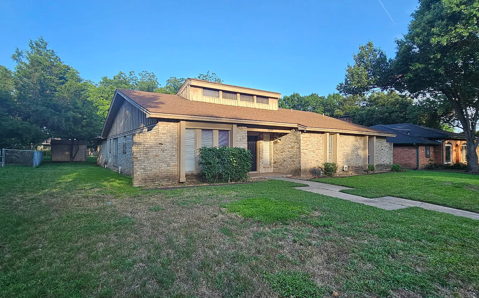 1204 Laurie — Photo 2