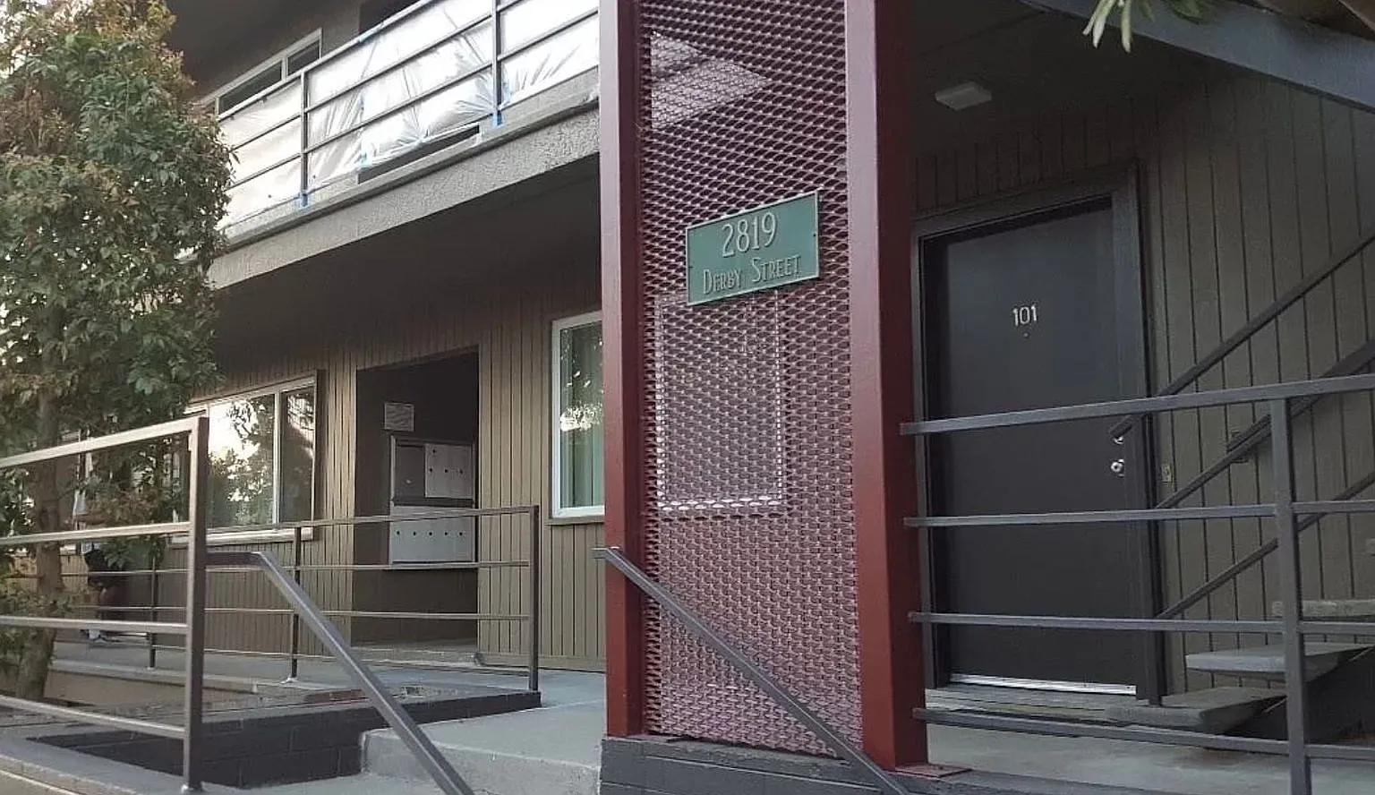 2819 Derby Street — Photo 1