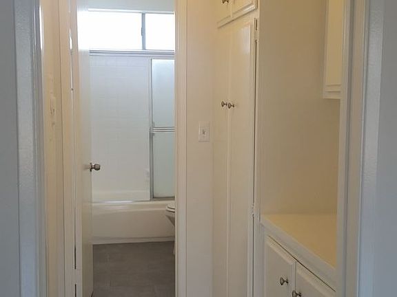 3rd image of 3207 Bagley Ave APT 5