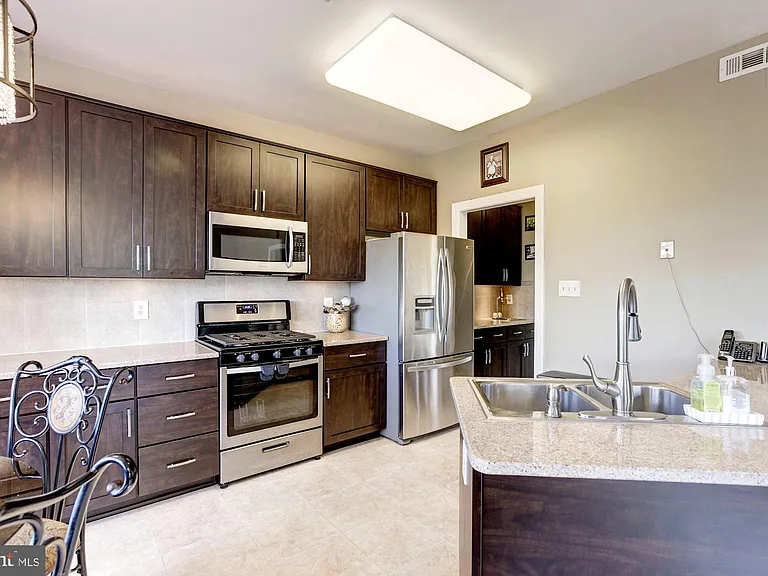 13724 Valley Oak Cir — Photo 17