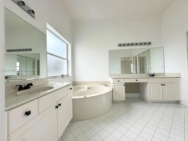 7647 Rockport Cir — Photo 8
