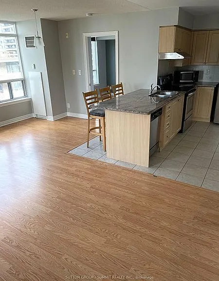 225 Wellesley St E #805 — Photo 16