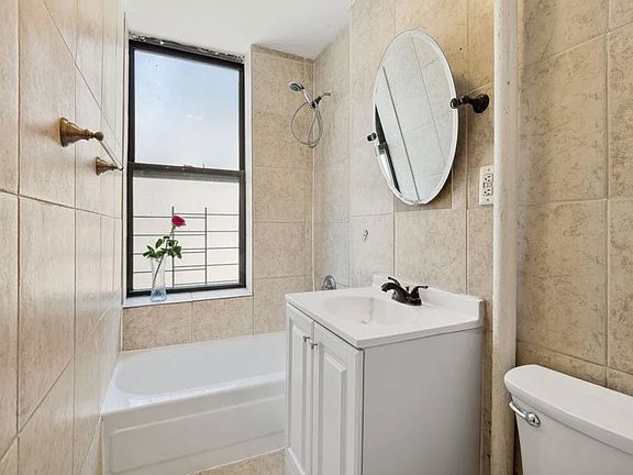 5th image of 320 W 111th St APT 16