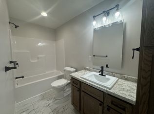 814 N High St #1, Aberdeen, SD 57401