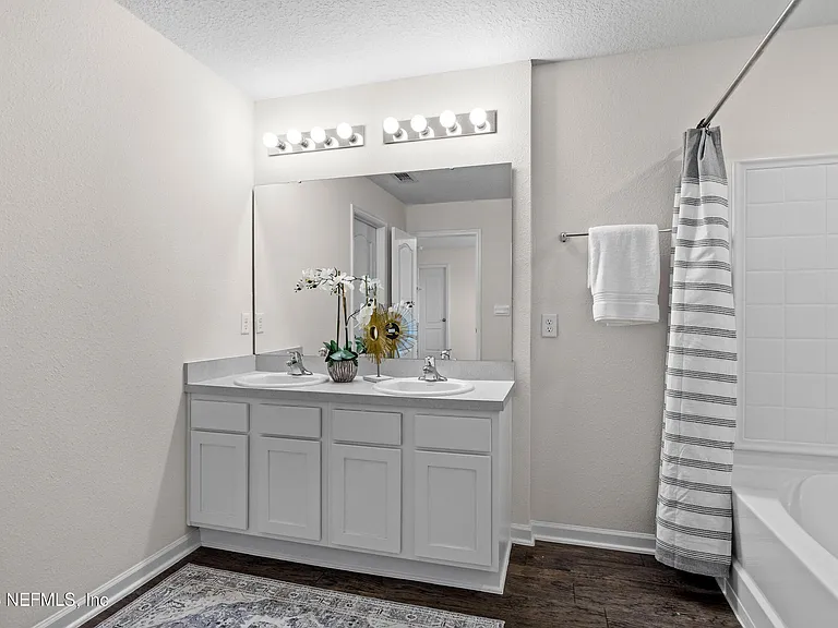2555 Oak Stream Dr — Photo 18