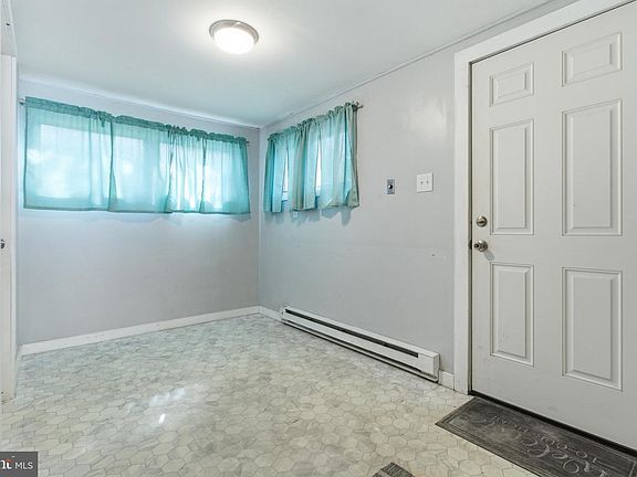 4th image of 107 N 4th St