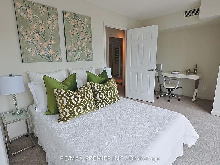 210 Victoria St #4407 — Photo 34