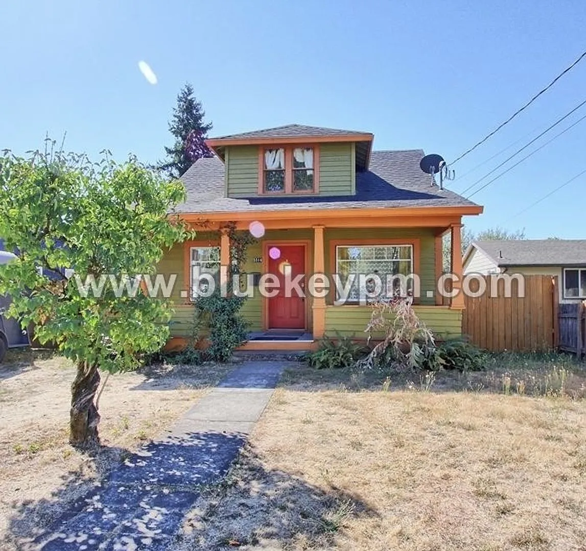 3 Bed, 2 Bath Craftsman Home in Errol Heights — Photo 1
