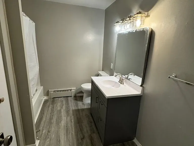 307 N Prairieview Rd — Photo 20