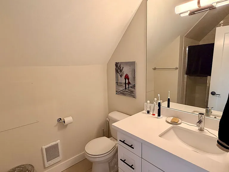 1609 E Columbia St — Photo 15