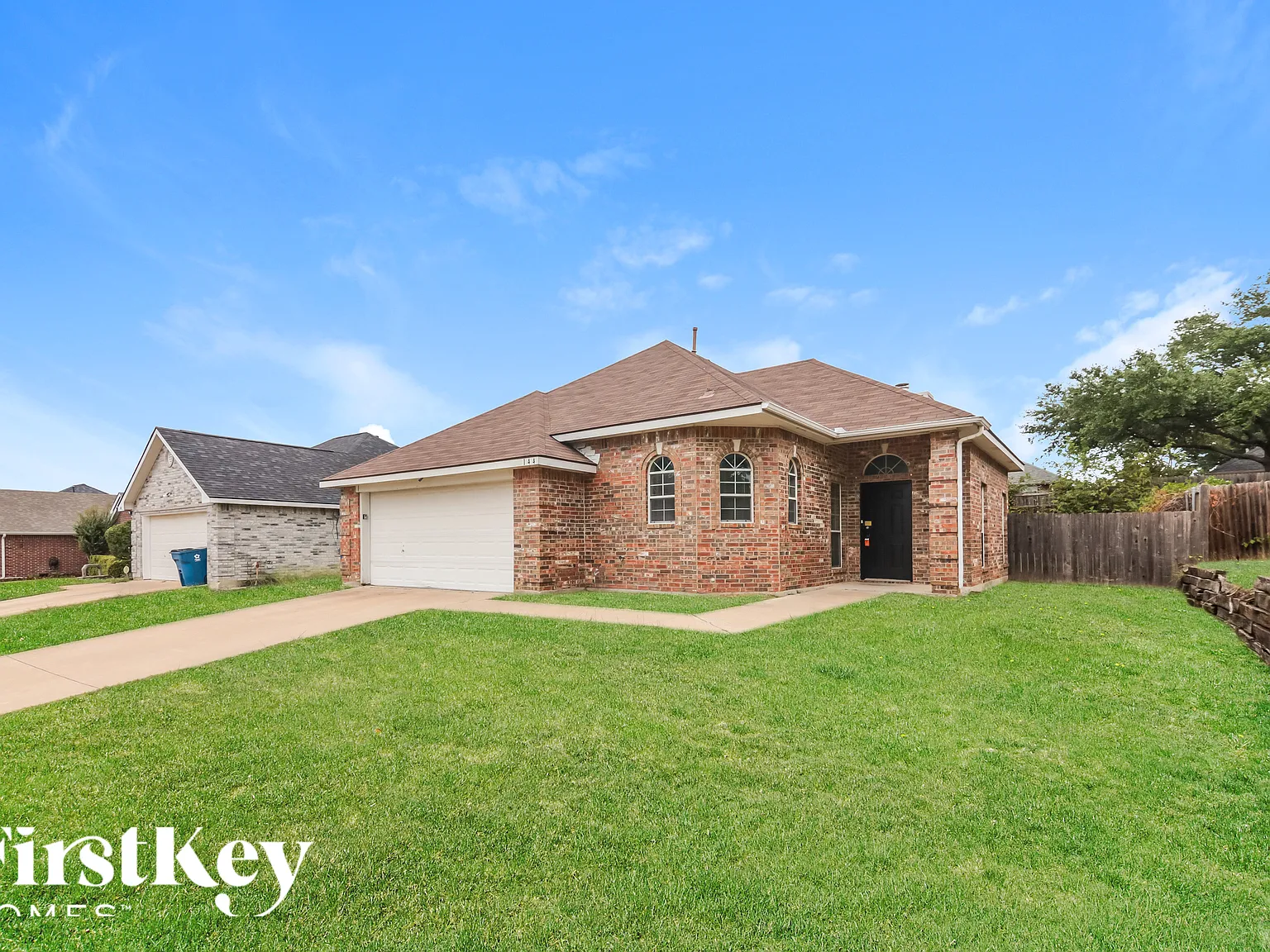 3 bed, 2.0 bath, 1220 sqft, $2,085 — Photo 2