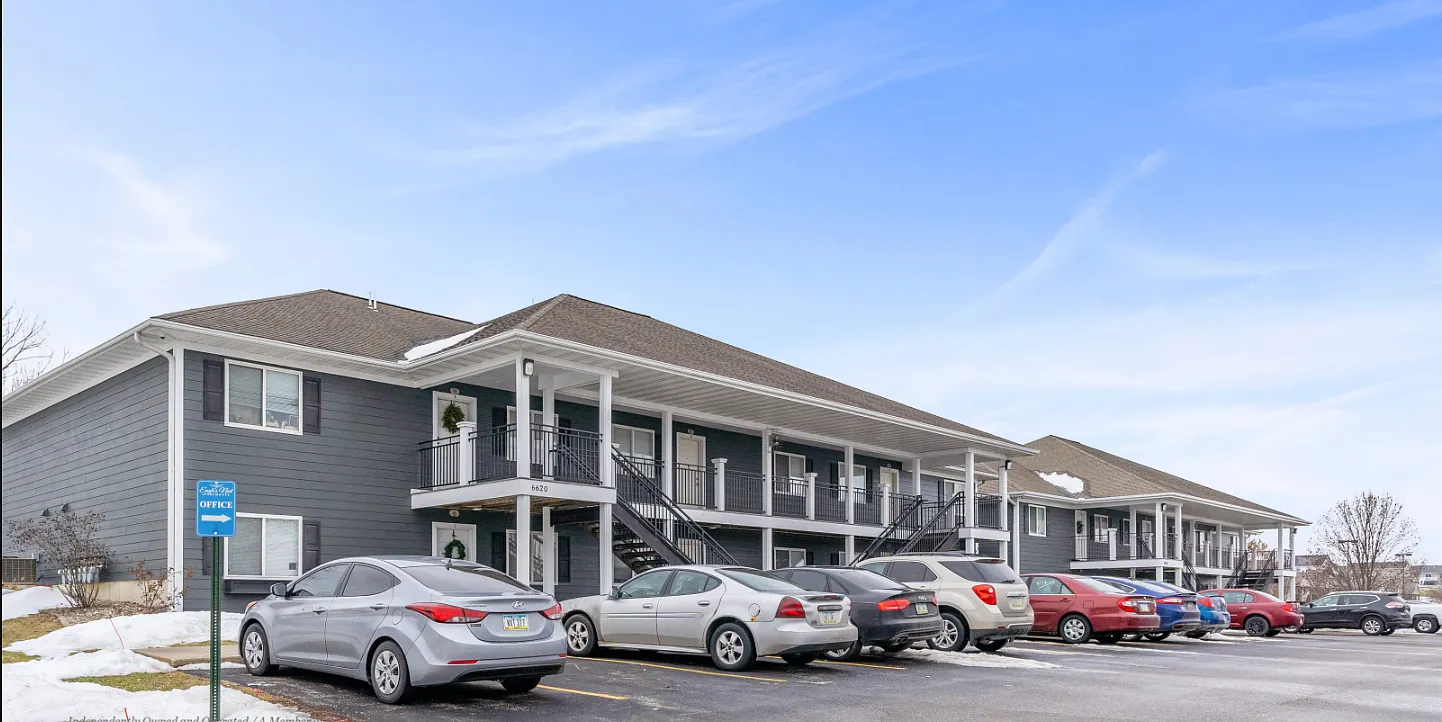 Eagles Nest Apartments — Photo 2