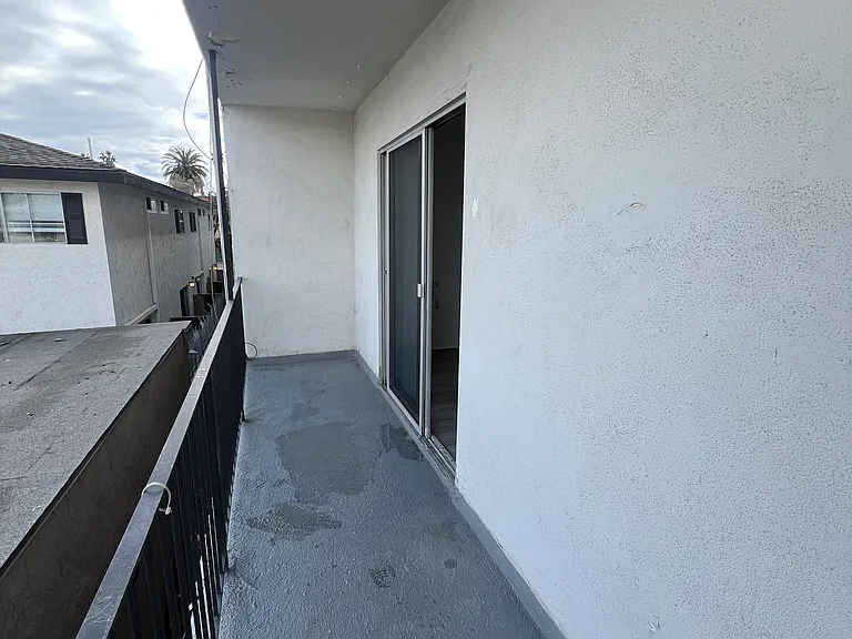 2611 E. Broadway — Photo 37