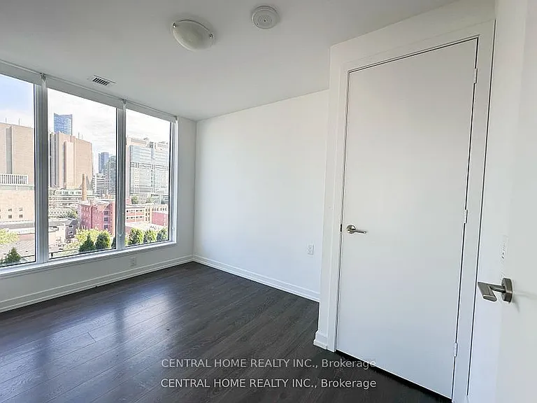203 College St #806 — Photo 5