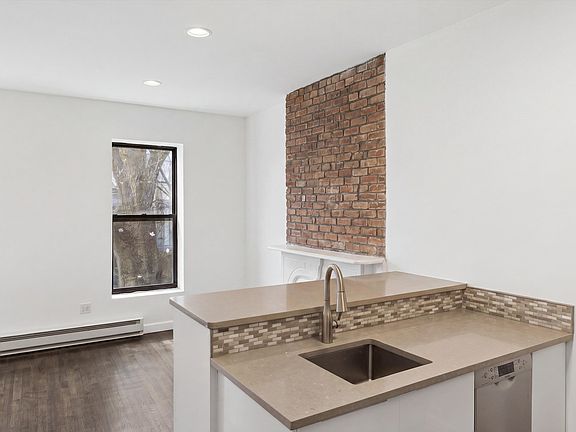 4th image of 38 Halsey St APT 1