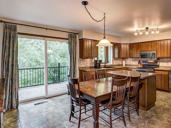 5th image of 608 Manor Court